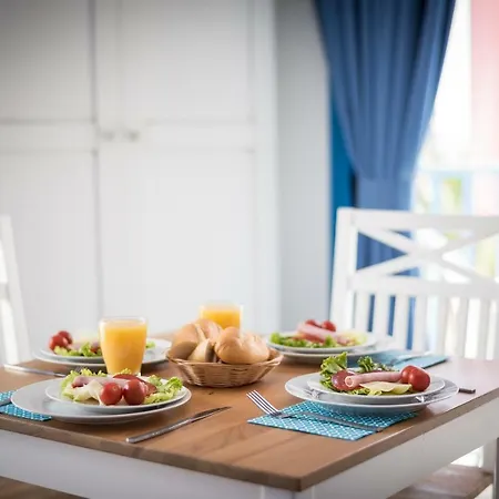 House Abrigos ホステル *