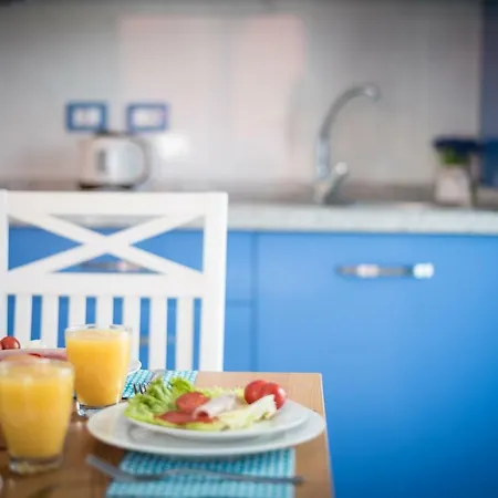 House Abrigos ホステル *